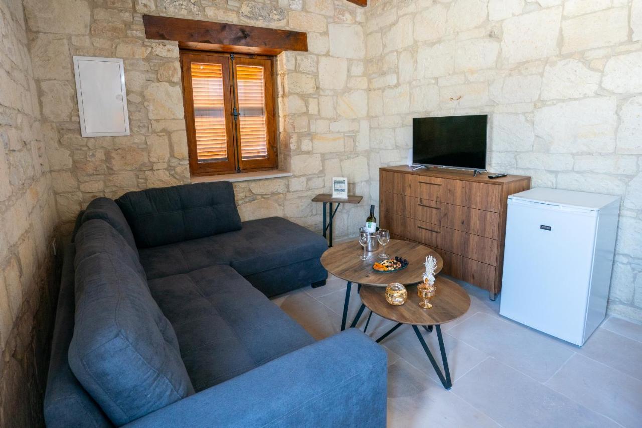 Eidyllio Luxury Suites Omodos Eksteriør bilde